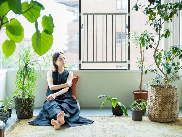 三井ホーム MITSUIHOME SELECT でくつろぐ女性